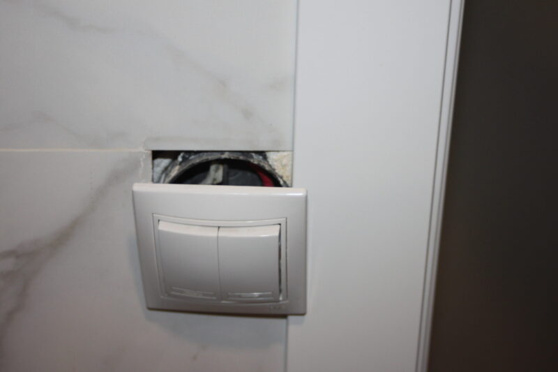 Solape interruptor y tapajuntas